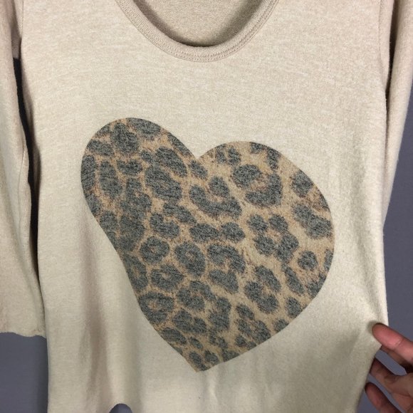 Go Couture Assymetrical Leopard Heart Swing Sweater Size Large - Picture 5 of 8